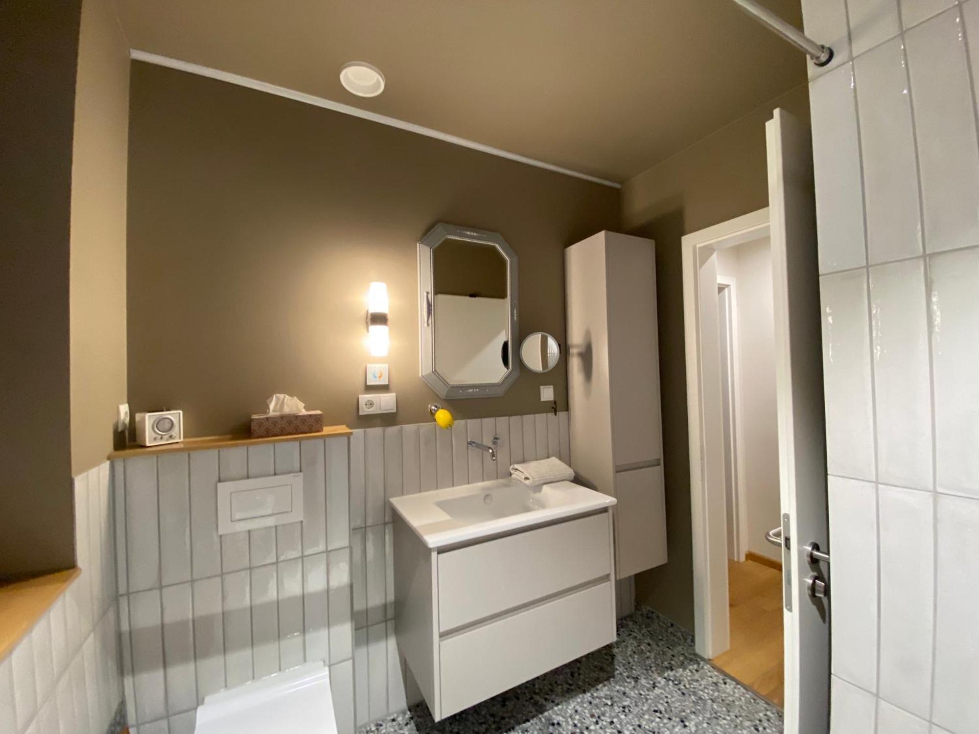 Copper Beech Place Ахим Экстерьер фото