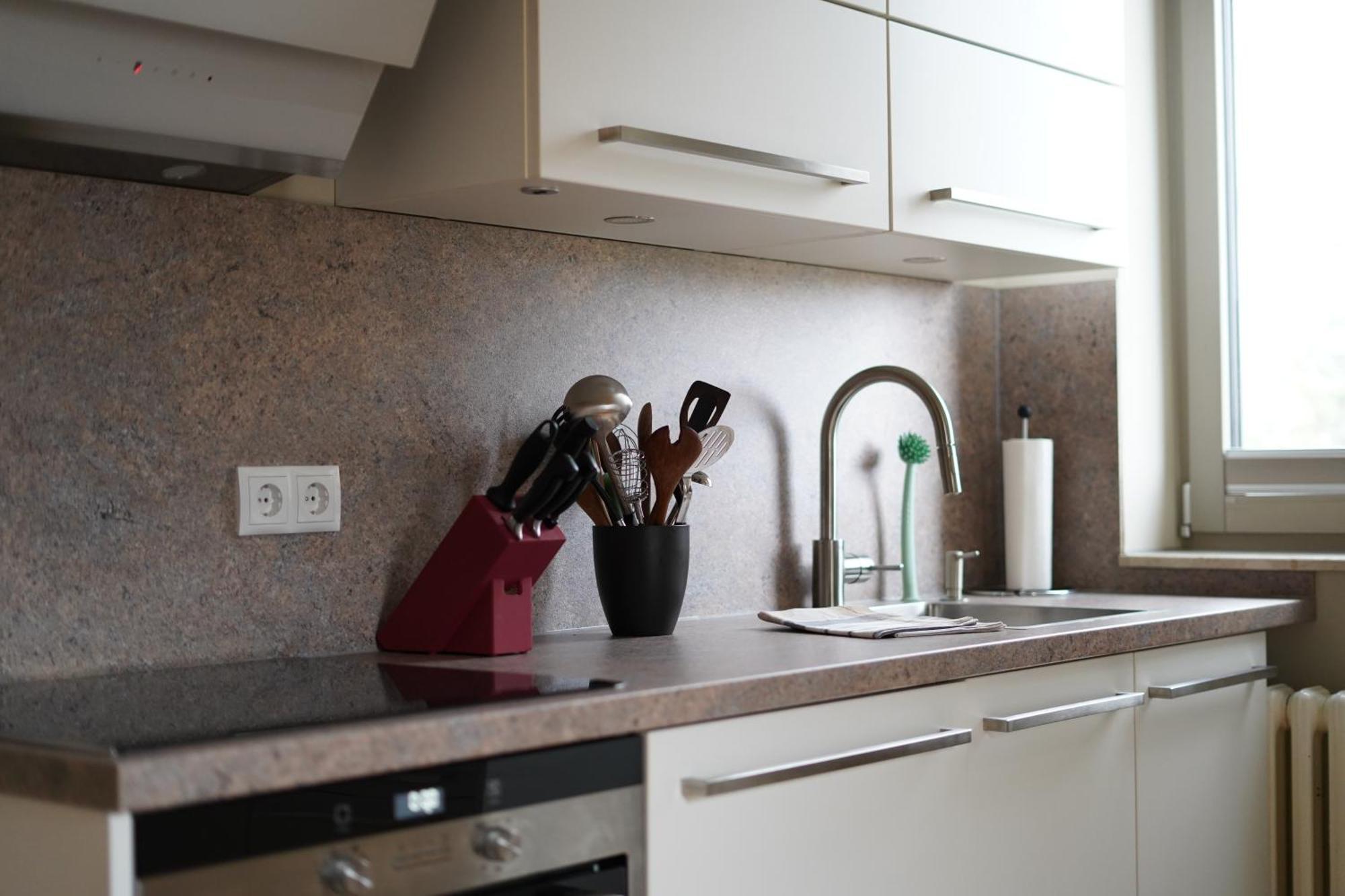 Copper Beech Place Ахим Экстерьер фото